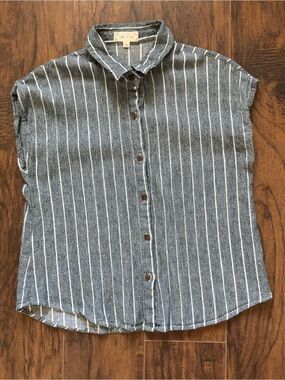 Bailey & Chloe Large Navy and White Pinstriped Button Down Top